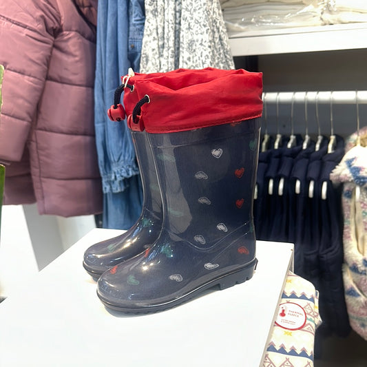 Bota de agua con corazones