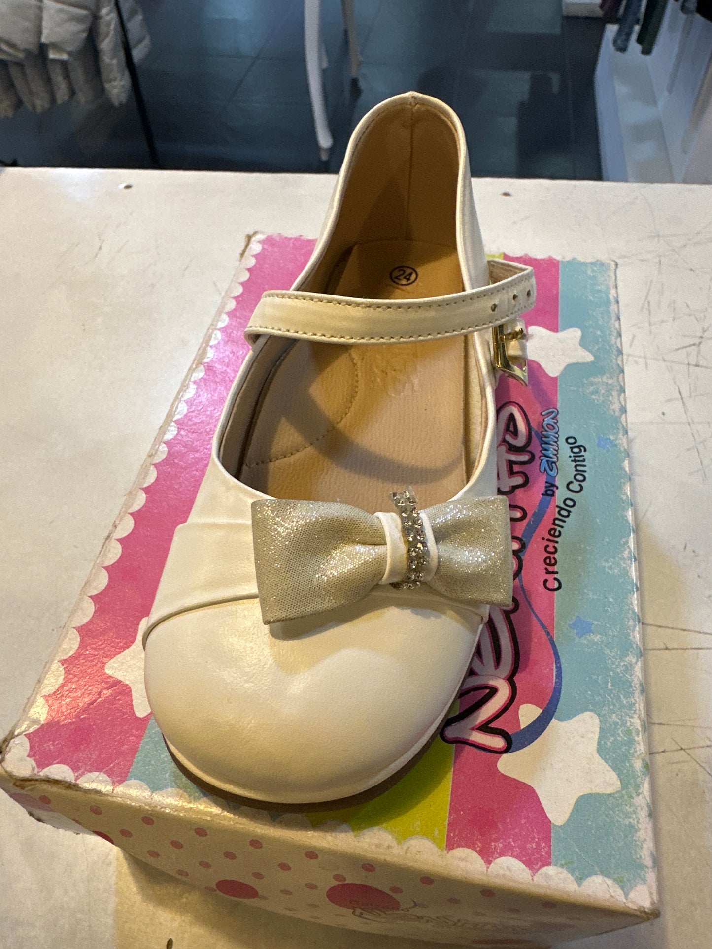 Zapatos moño en cuero niña