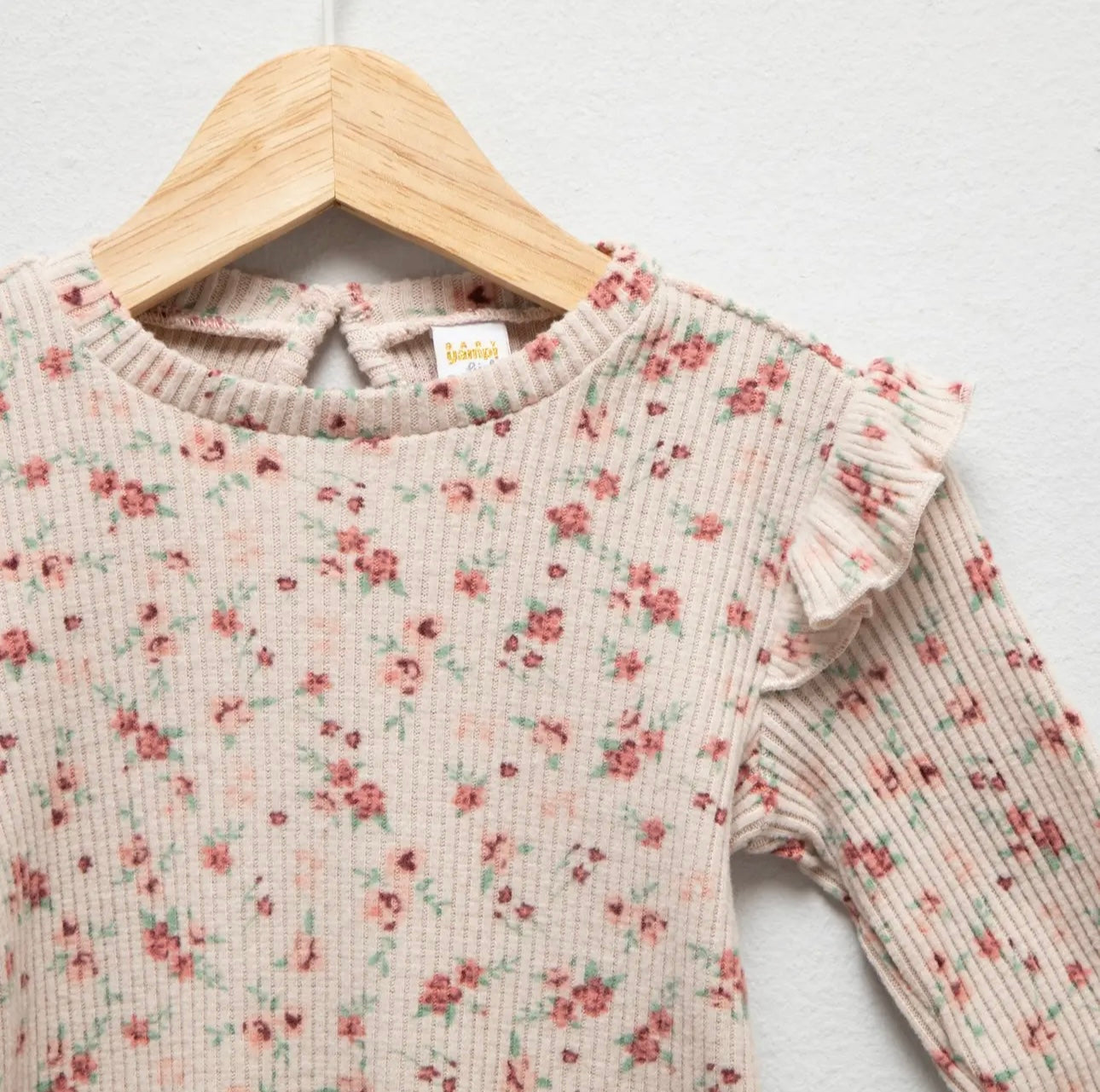 Blusa flores cuello redondo botón atrás