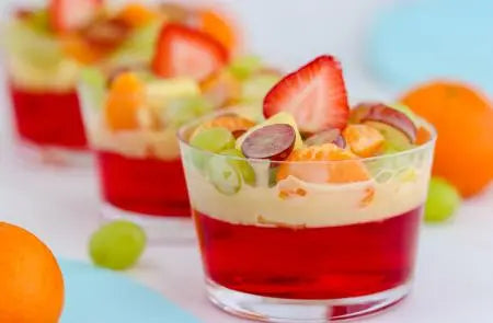 Cóctel de gelatina y frutas para niños