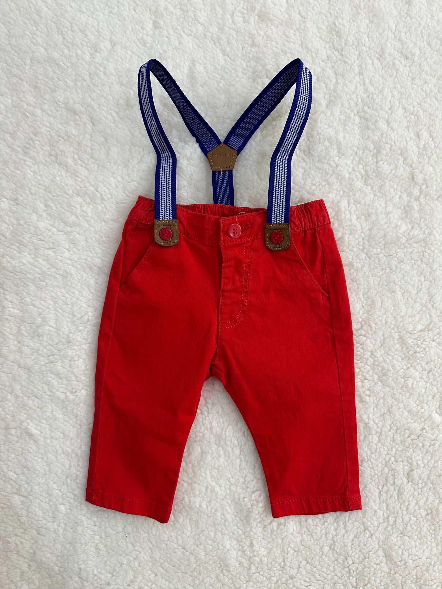 Pantalón con tirantes removibles bebe