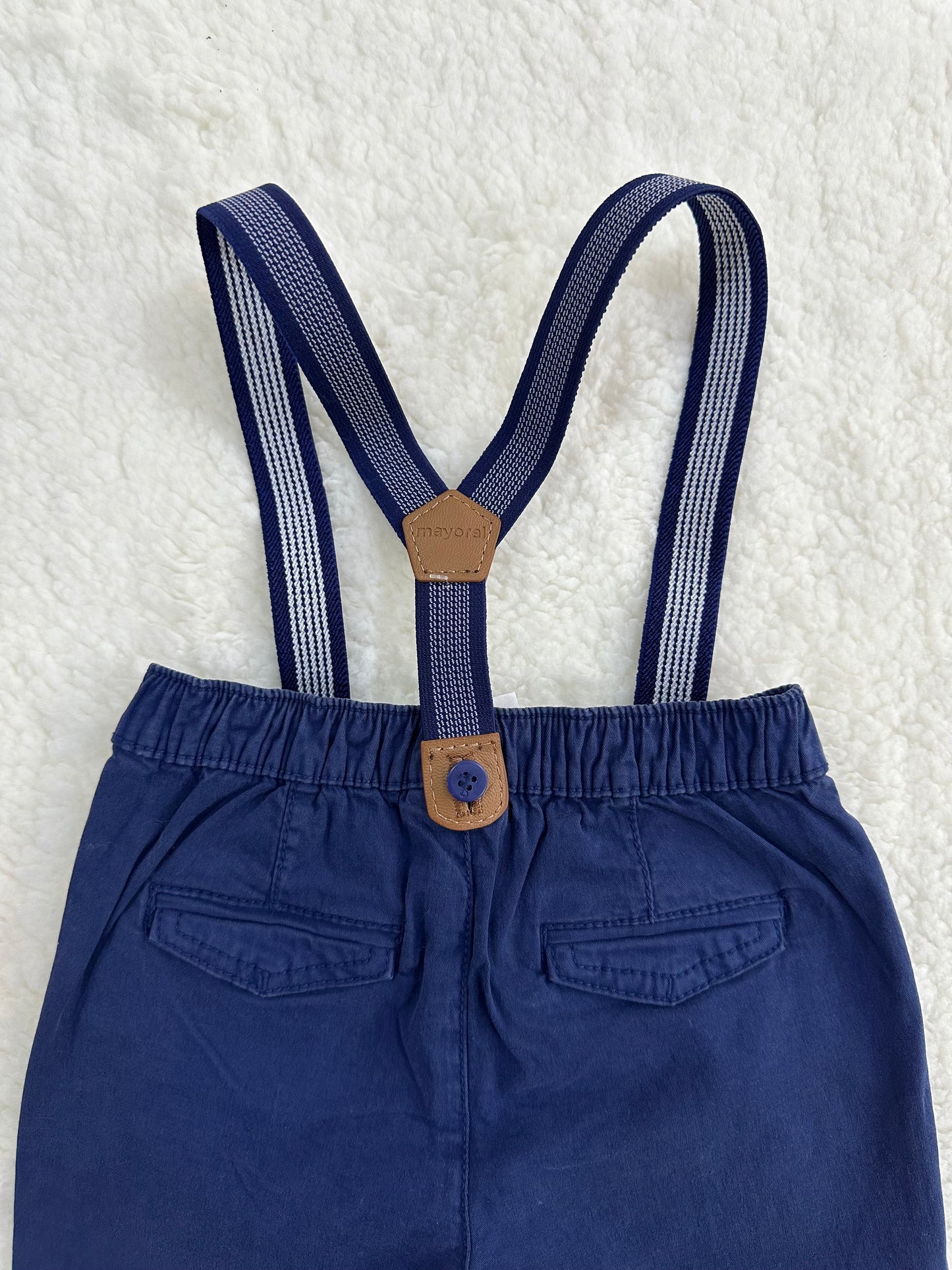 Pantalón con tirantes removibles bebe