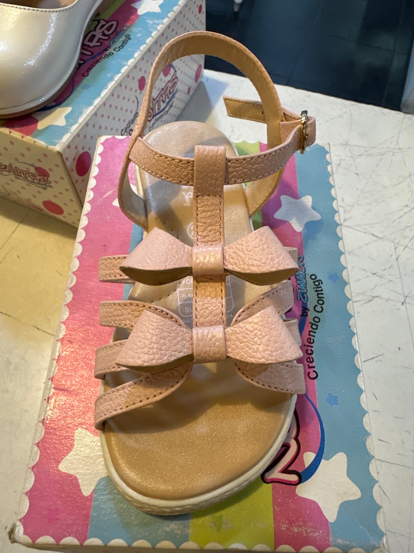 Zandalias en cuero niña